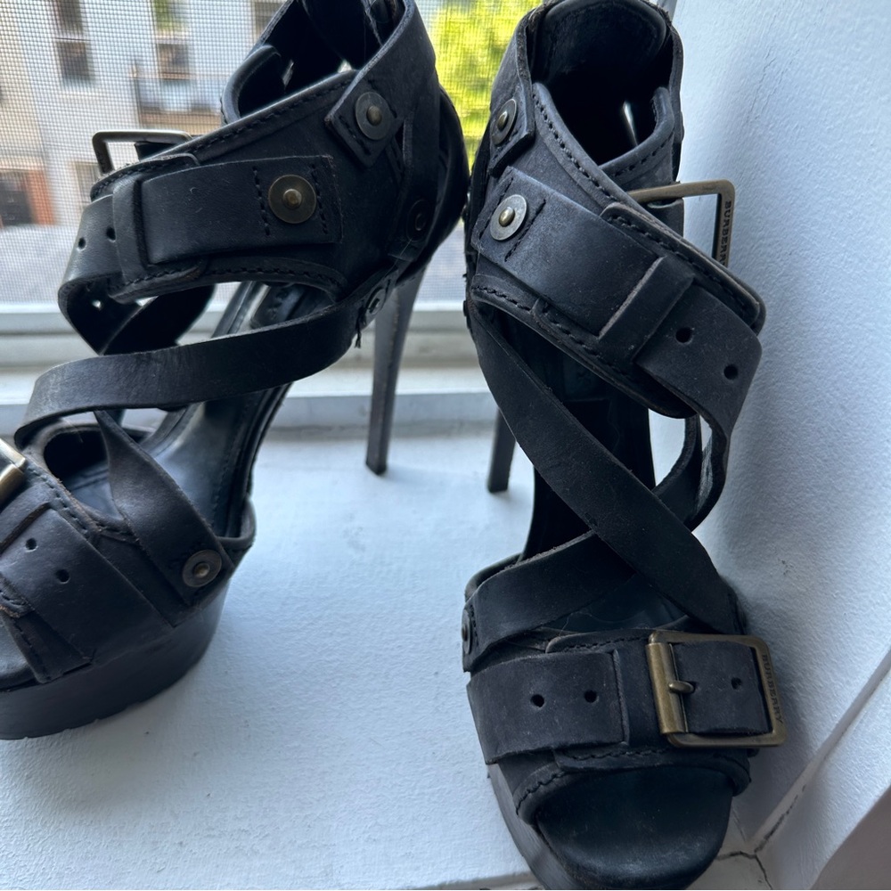 Burberry leather heels size 36 1/2